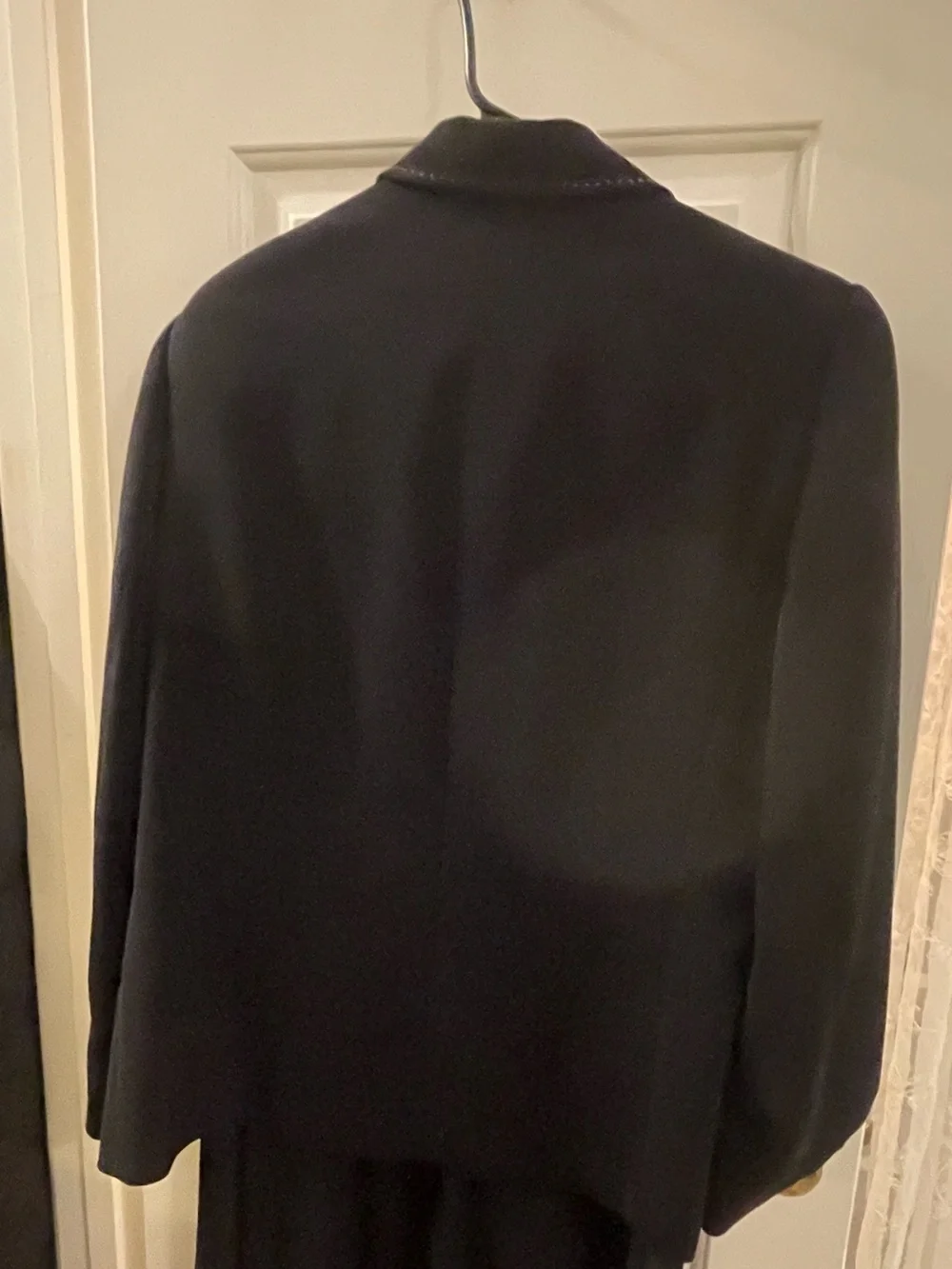 Le Suit Women’s Black Blazer with Red Stitching on Trim - Picture 2 of 3